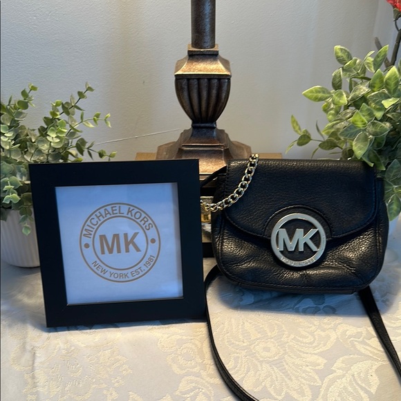 Michael Kors “Fulton” Leather Crossbody with Gold‎ Accents - Picture 1 of 8